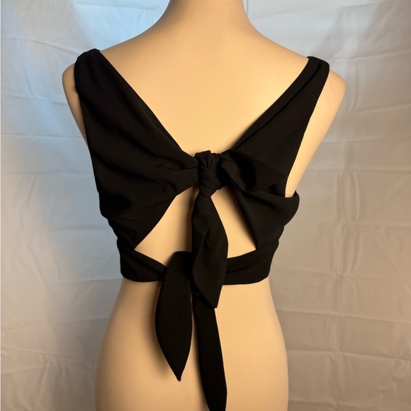 Silence + Noise Black Fitted Sleeveless Crop Tank Top - Picture 1 of 7